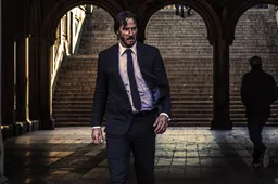 Keanu Reeves doet gevaarlijke stunt voor John Wick 3 terwijl stuntdubbel toekijkt