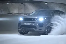 Epische battle tussen Land Rover Discovery Sport en een sledehonden ploeg