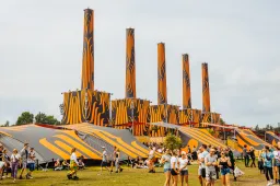 Weer of geen weer, Lowlands flikt het (weer)