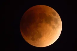 Vrijdagavond check je de langste maansverduistering van de eeuw