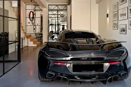 In dit huis in Arnhem staat een McLaren 570S in de woonkamer