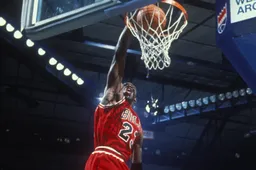 Shirt van Michael Jordan gaat voor een astronomisch bedrag onder de hamer