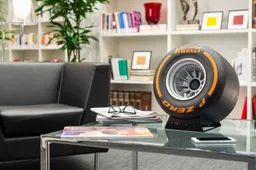 Bluetooth speaker in vorm van Pirelli band is een must have voor elke Formule 1 fan