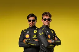 Ray-Ban presenteert de Wayfarer Carbon Fibre ter ere van Ferrari’s 75ste jubileum