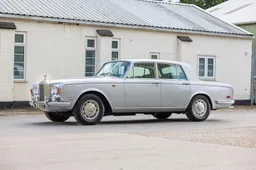 De Rolls-Royce van Freddie Mercury is voor een paar ton onder de hamer gegaan