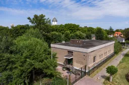 Ouderwetse telefooncentrale is omgetoverd tot gigantische woning