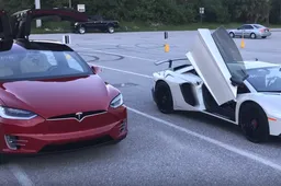 Tesla verslindt Lambo op racetrack