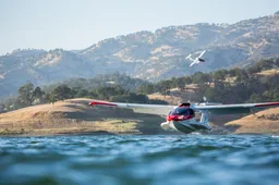 Dit amfibie vliegtuig hoort thuis in een James Bond film
