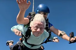 104-jarige durfal uit Amerika verbreekt wereldrecord skydiven