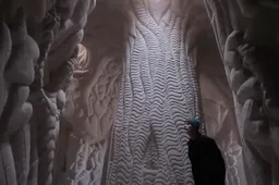 Man spendeert 25 jaar aan het maken van betoverende kunst in grotten