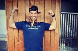 Zieke prestatie: Fransman rent marathon op zijn balkon om de tijd te doden