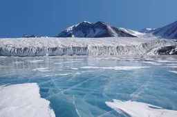 Sinkhole laat oppervlakte zo groot als Schotland verdwijnen in Antarctica