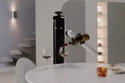 Samsung's robot Handy schenkt wijn in en kan schoonmaken