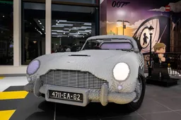 LEGO viert 90e verjaardag met megadikke en levensechte Aston Martin DB5 van agent 007