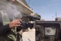 Iraakse cameraman kan blijven leven nadat zijn camera een kogel voor hem vangt in IS-gebied