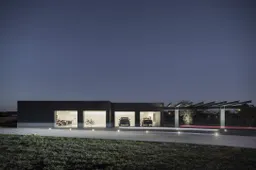 Deze moderne garage in Portugal is de droom van elke autoverzamelaar