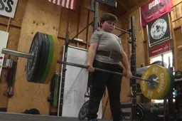 9-jarige breekt record door 104 kilo te tillen