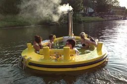 Je kunt nu met je vrienden in een jacuzzi door Rotterdam varen