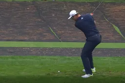 Golfer Jon Rahm heeft schijt aan natuurkunde met deze bizarre hole-in-one