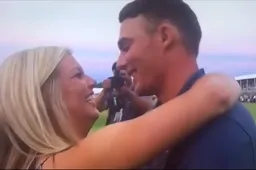 Golfer loopt blauwtje als hij zijn vriendin wilt zoenen na eerste PGA overwinning