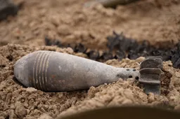 Een 88-jarige man stopt een explosief in zijn anus