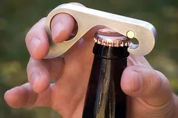 Dit is de multifunctionele flesopener die we allemaal willen hebben