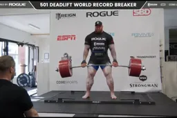 Hafthor Bjornsson tilt 501 kilo en verbreekt wereldrecord gewichtheffen