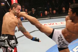 Compilatie van de hardste head kick knockouts in de MMA