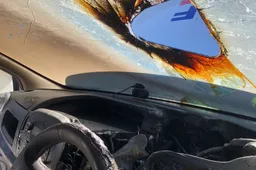 Brandweer waarschuwt voor zonnebril die zorgde voor brand in een auto