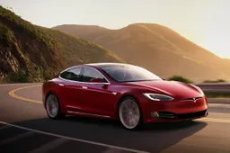 Snelst accelererende Tesla S Plaid komt met flinke gebruiksaanwijzing
