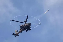 Apache helikopters regenen hellevuur neer op IS-troepen