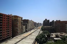 Egypte gooit middelvinger naar bewoners en bouwt een immens grote snelweg door de straat