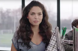 Wie is toch die bloedhete chick uit de Toto reclame?