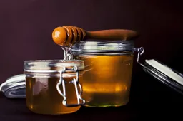 Voedselwaakhond waarschuwt voor erectie-opwekkende honing in kruidenpasta