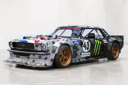 Ken Block voert zijn 1965 Ford Mustang Hoonicorn RTR op naar 1400 pk