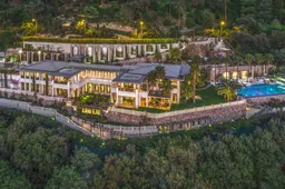 Voor 70 miljoen ben jij de nieuwe eigenaar van deze adembenemende Franse villa