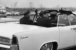 Twee dikke Lincoln limousines van John F. Kennedy worden geveild