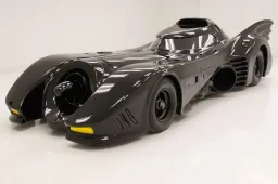 De iconische Batmobile uit de Batman-films staat te koop