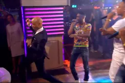 Humberto Tan gooit al z’n moves eruit bij een optreden van Broederliefde