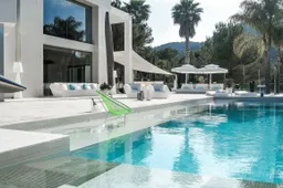 5 villa's op Ibiza waar je een gigantische bazenvakantie gaat vieren