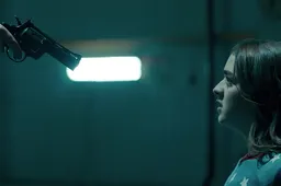 Guy heeft superkrachten door smartphone in zijn brein in Netflix film iBoy
