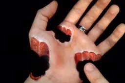 19-jarige Fransman maakt body art-illusies waar je mond van open valt