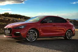 De Hyundai i30 Fastback N verslindt moeiteloos de bergweggetjes van Gran Canaria