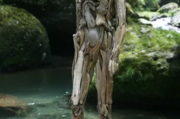 Nagato Iwasaki showt bijzondere kunst met alleen drijfhout