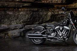 Met deze Jack Daniels x Indian Motorcycle kom je pas écht in stijl bij de kroeg aan