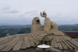 Jatayu is het grootste vogelstandbeeld op deze aardbol