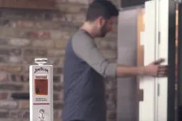 ‘JIM’ van Jim Beam is ’s werelds eerste slimme drankdispenser