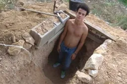 Tiener maakt een ondergrondse mancave in zijn achtertuin