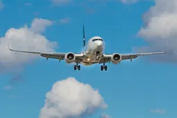 Piloot wordt gek van gast die naaktfoto’s stuurt en dreigt vliegtuig om te keren