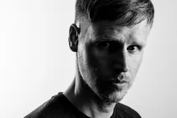 Vuistjes in de lucht met de Year Mix 2016 van Joris Voorn
